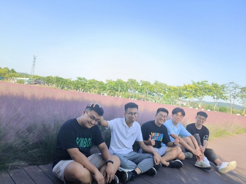 花田边的松弛一刻