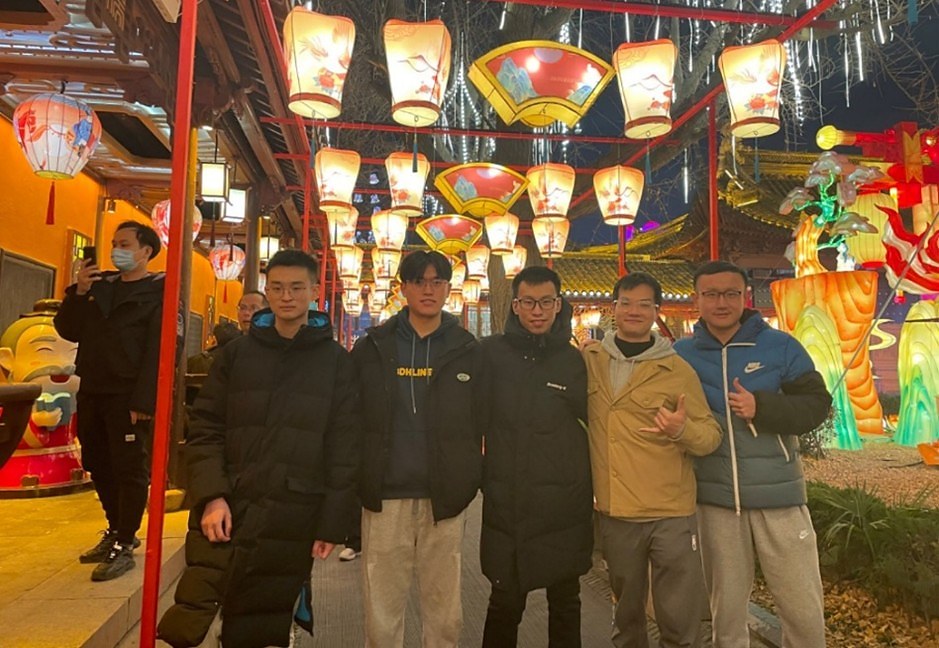 灯火里的小队集合