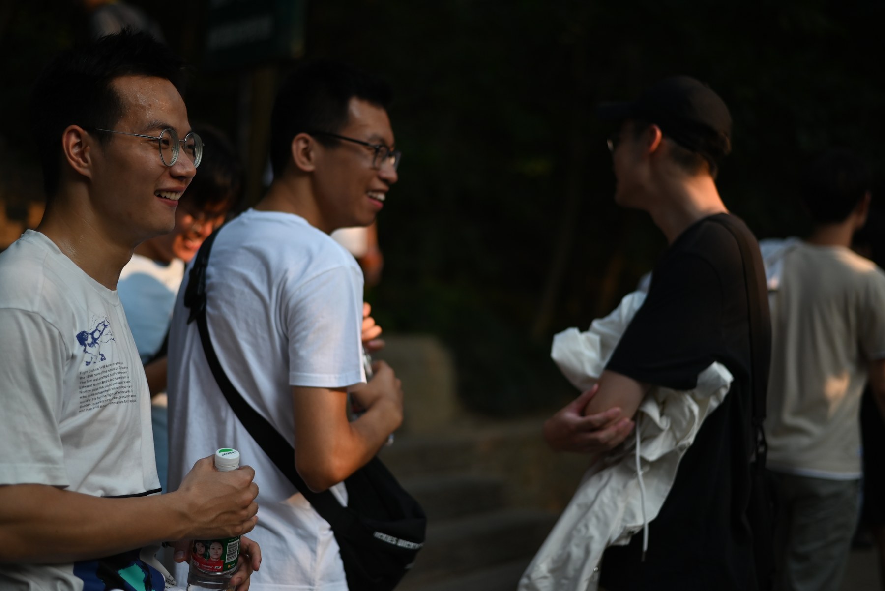 夜色里聊到笑出来