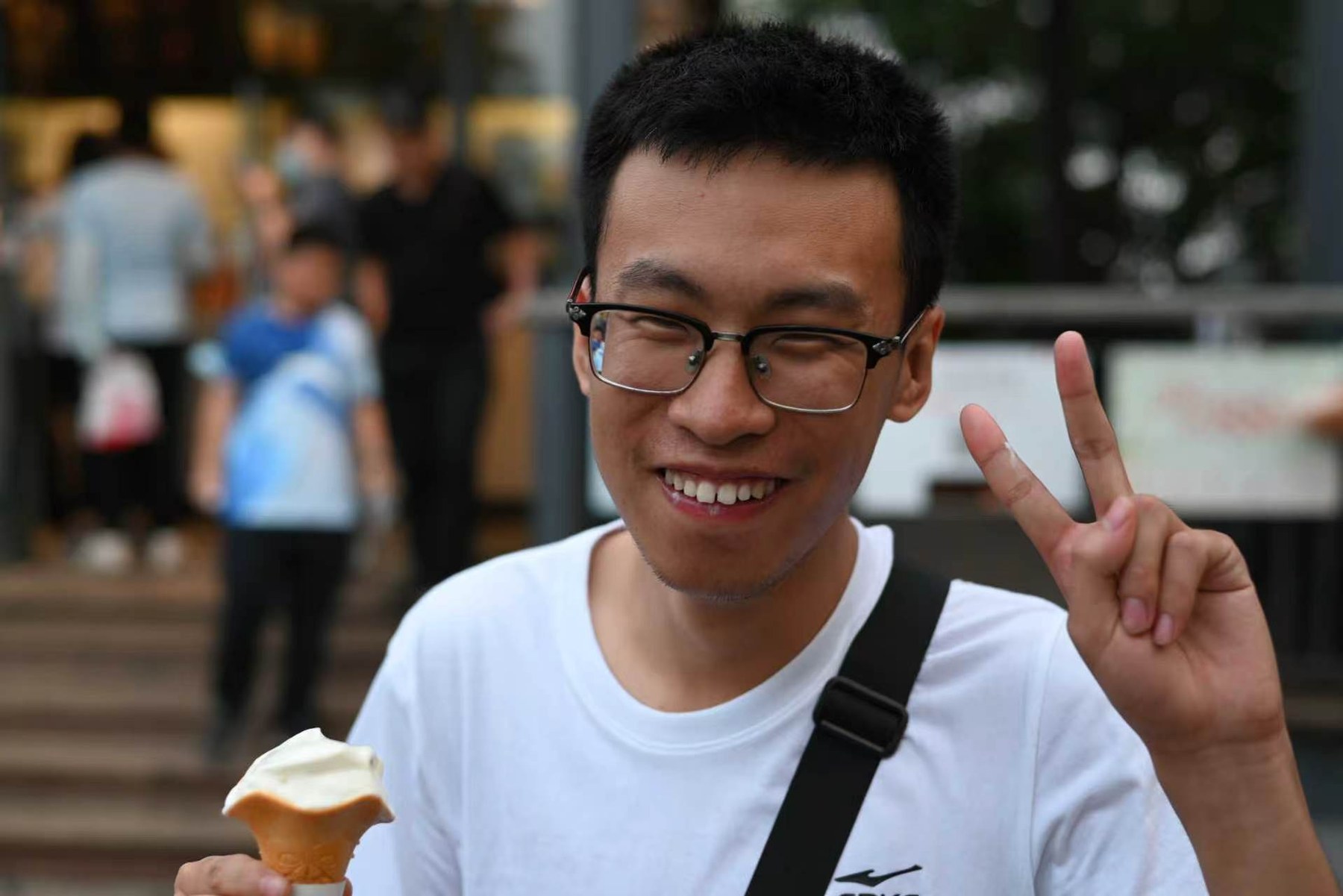 冰淇淋和满分笑容