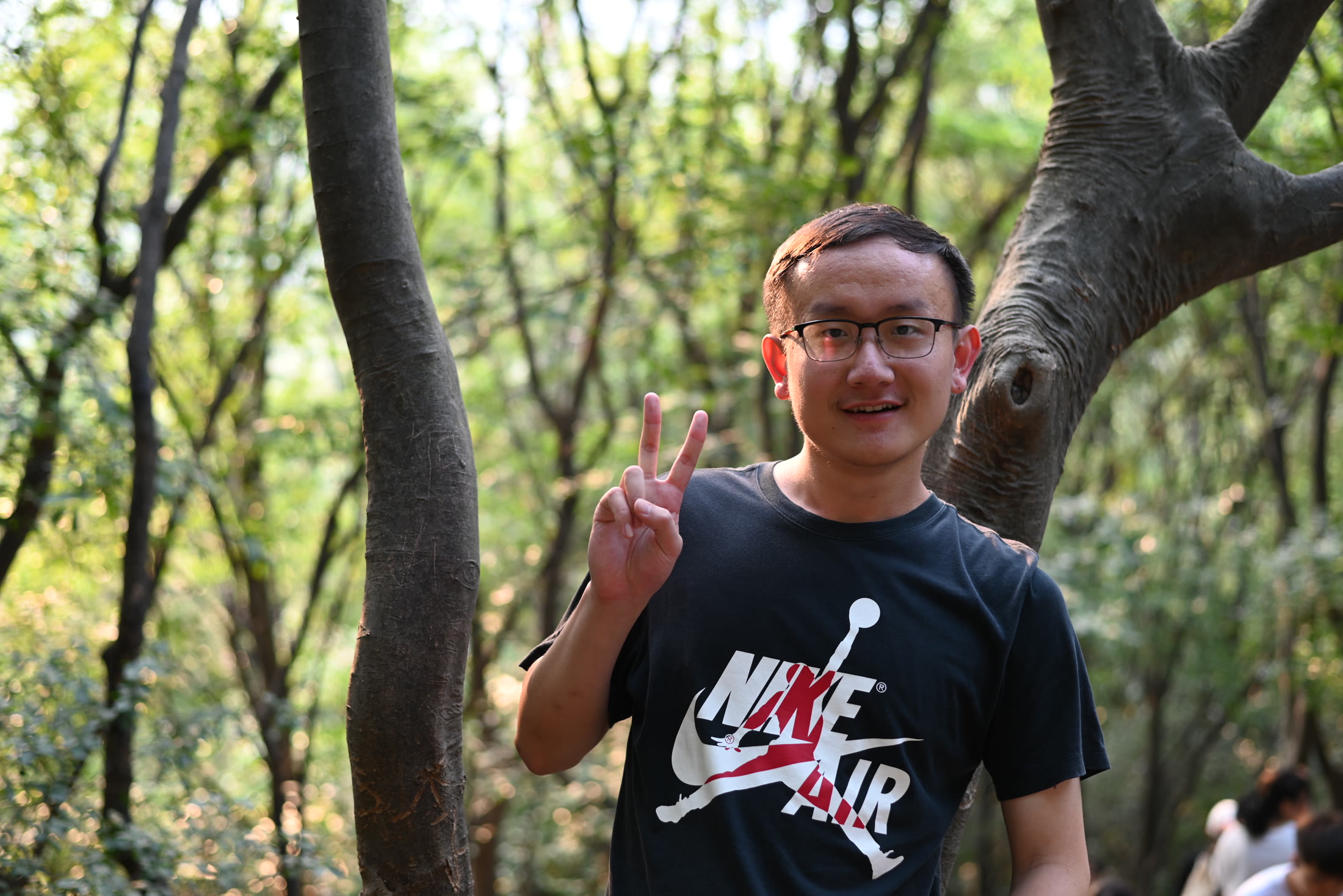 树林里的标准比耶，毕业留念不能少