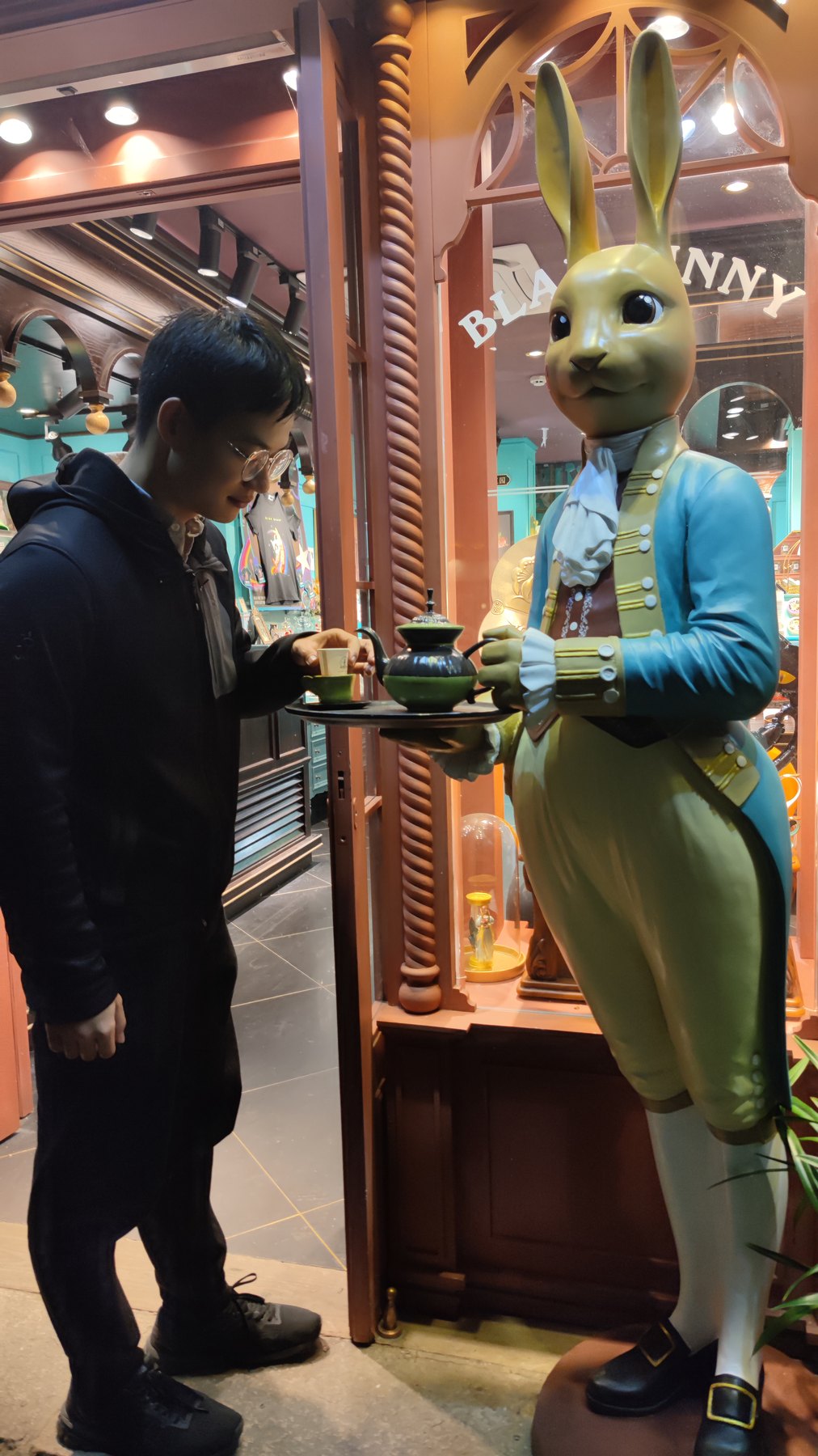 王嘉诚和兔子先生