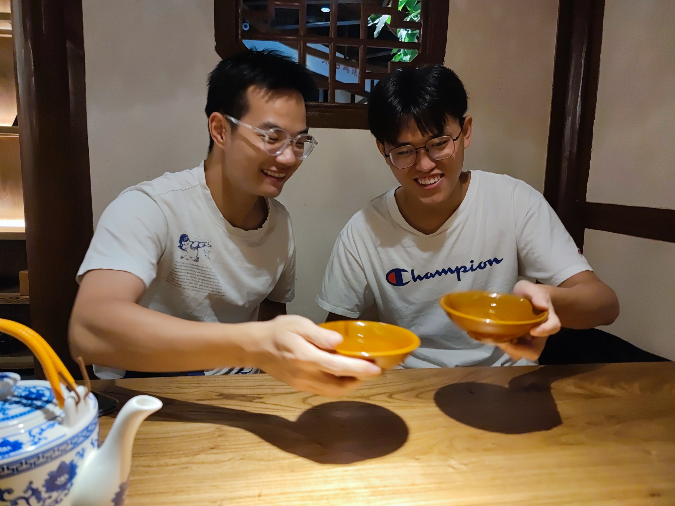 举碗这一刻，默契满分