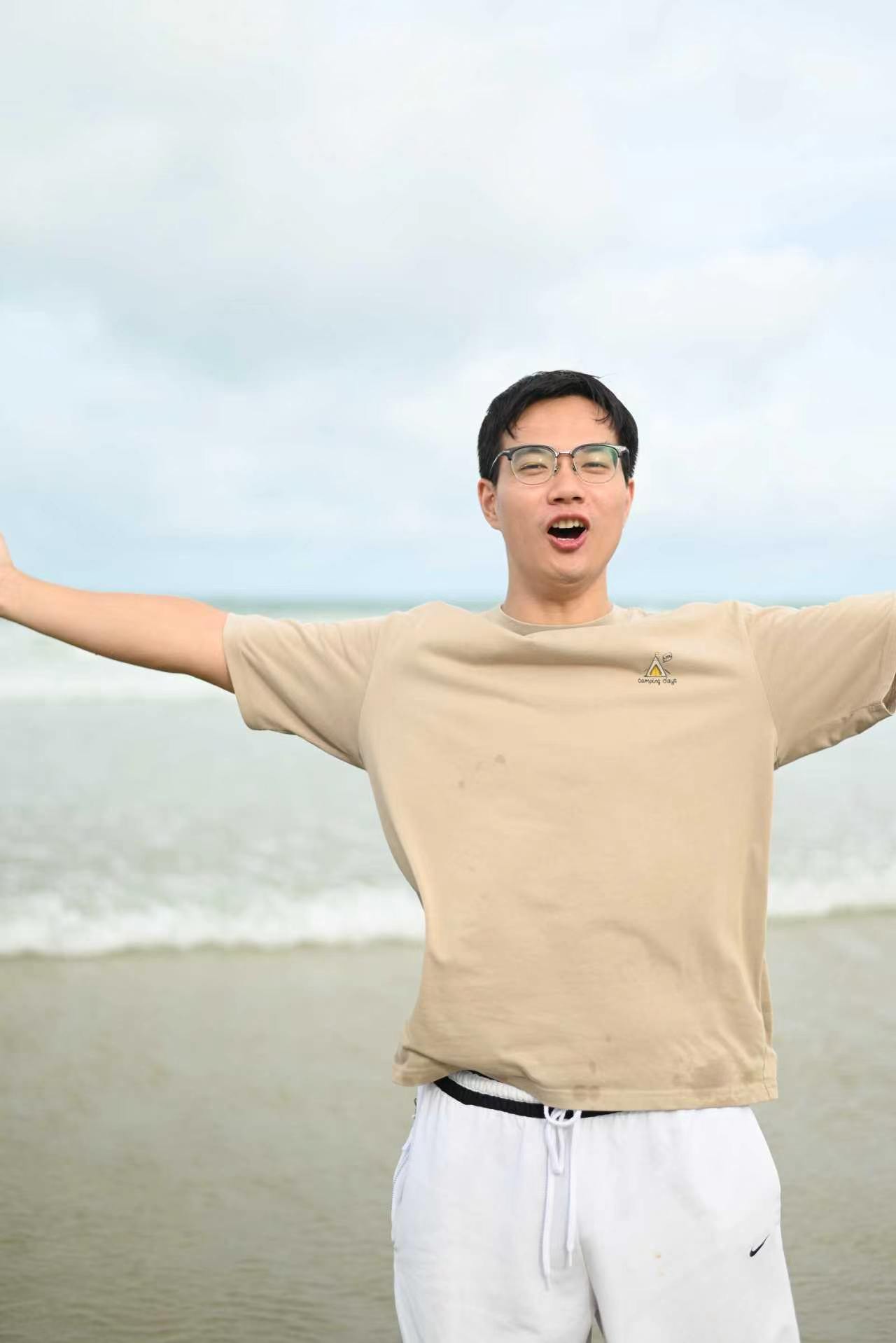 海边张开双臂，直接拥抱整片风